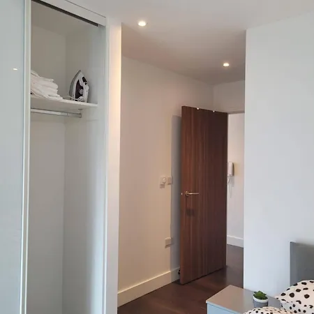 Brand New Apartment 20 Mins From London Waterloo Bp34 Exterior foto