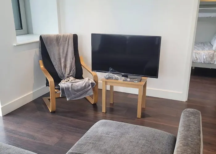 Brand New Apartment 20 Mins From London Waterloo Bp34