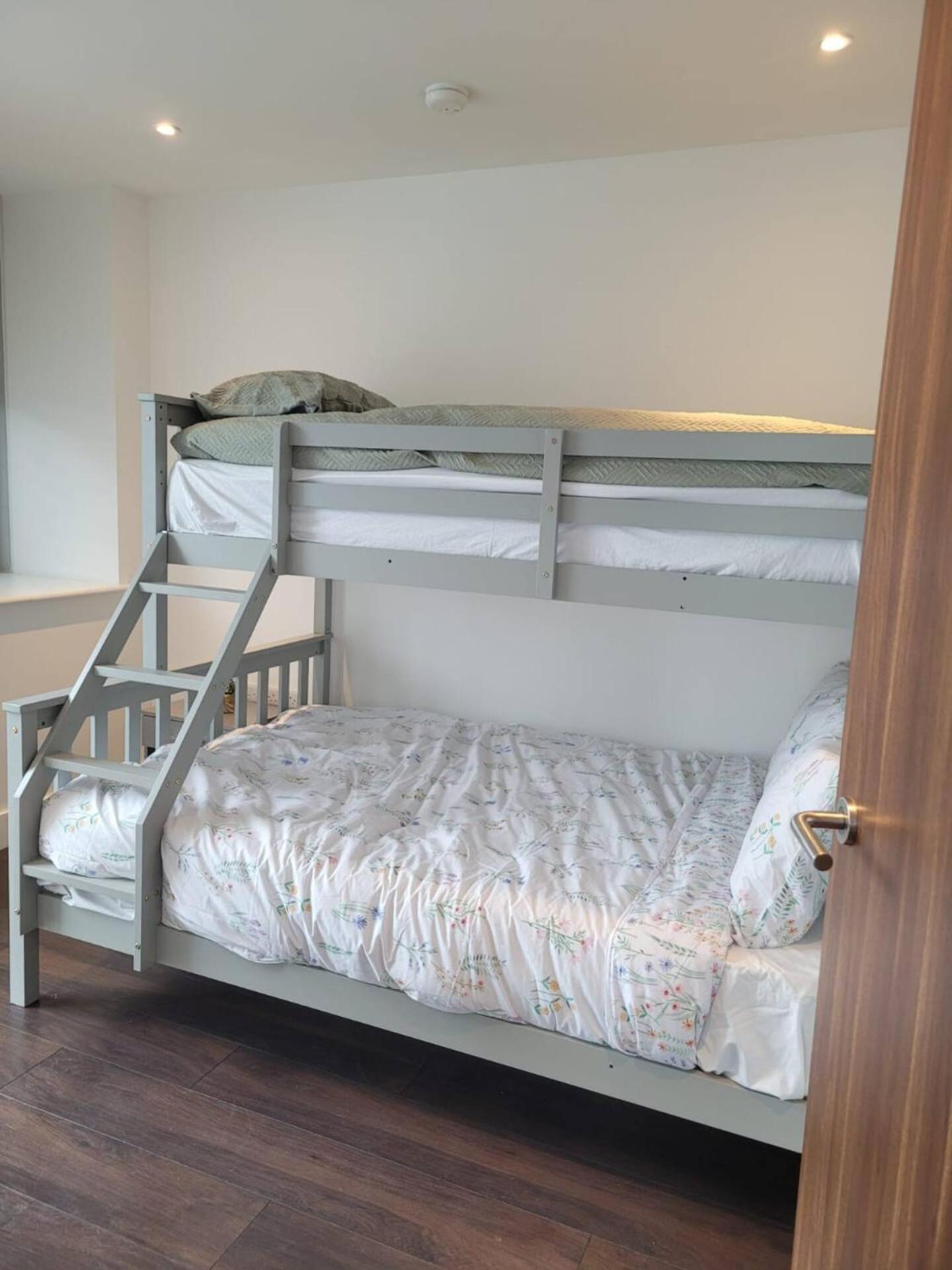 Апартаменты Brand New 20 Mins From Waterloo Bp34 *